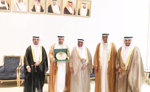 عبدالله العصيمي يتسلم جائزة التميز بحضور النائب العام والمستشار سلطان بوجروة﻿