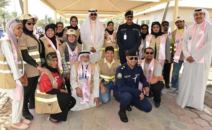 الخالد مع عدد من منتسبي الدفاع المدني﻿