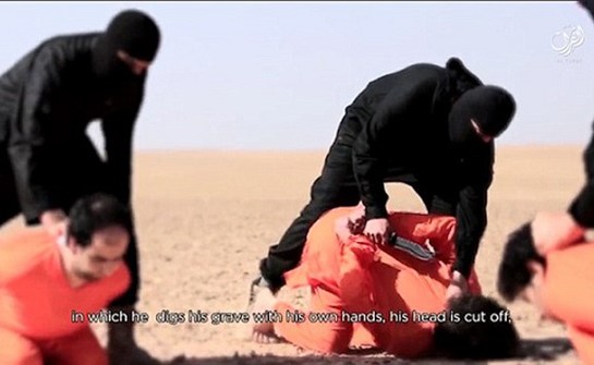 بالفيديو..داعش في أحدث مجازره.. تحية نازية وذبح عناصر للجيش الحر