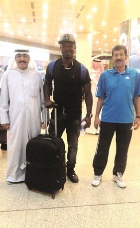 محمد العسكر وحمد حربي مع المدافع بنين نانا﻿