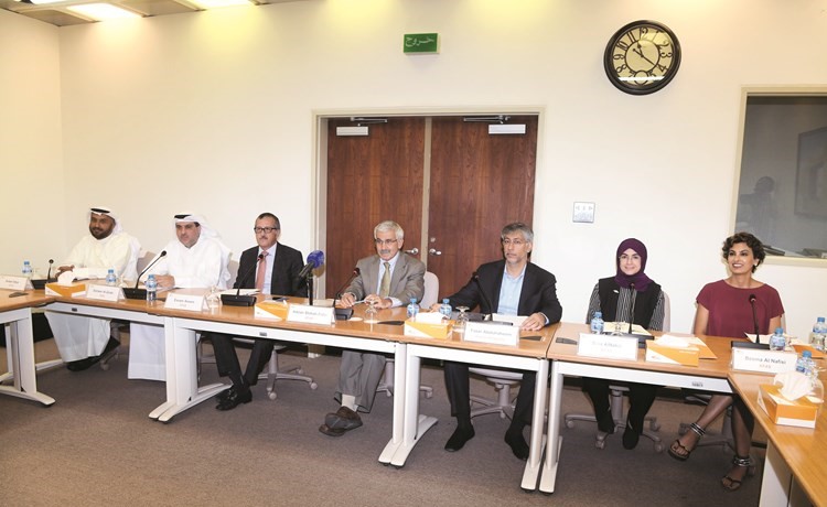 دعدنان شهاب الدين متوسطا الحضور خلال المؤتمر الصحافي 	محمد هاشم﻿