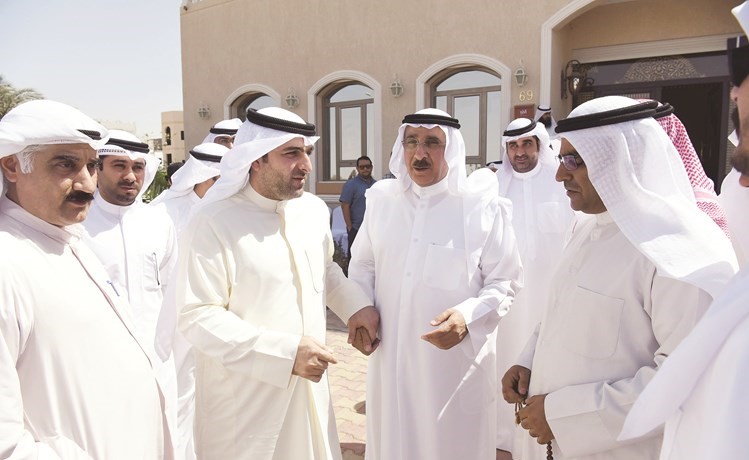 ماحمد الجسار وياسر ابل مع مجموعة من الاهالي 	احمد علي﻿