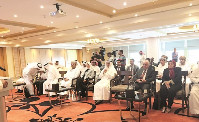 هند الصبيح واحمد الموسى وعبدالله المطوطح ودمبارك الجافور خلال الافتتاح ﻿