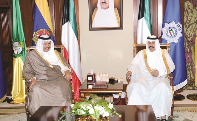 سمو ولي العهد الشيخ نواف الاحمد مستقبلا سمو رئيس مجلس الوزراء الشيخ جابر المبارك﻿