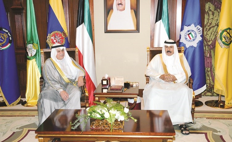 سمو ولي العهد الشيخ نواف الاحمد مستقبلا الشيخ خالد الجراح﻿
