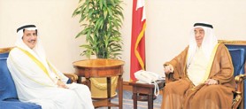  ﻿نائب رئيس الوزراء البحريني الشيخ محمد بن مبارك ال خليفة مستقبلا الشيخ عزام الصباح ﻿