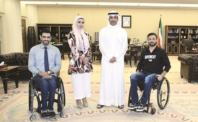 الغانم مع فيصل الموسوي واسامة كمشاد﻿