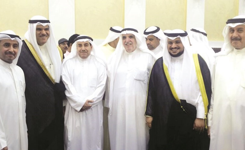 الشيخ سلمان الحمود ودخليفة الوقيان وعبدالله الغنيم والكاتب الاديب هاني النبهان وطلال الرميضي﻿
