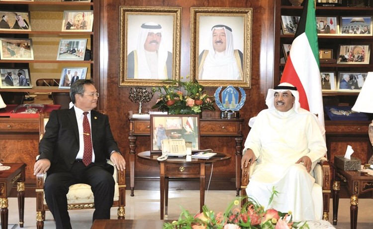 الشيخ صباح الخالد مستقبلا سفير جمهورية منغوليا سندوم اينخبات﻿