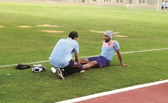 فهد العنزي عاد الى الكويت بسبب الاصابة﻿