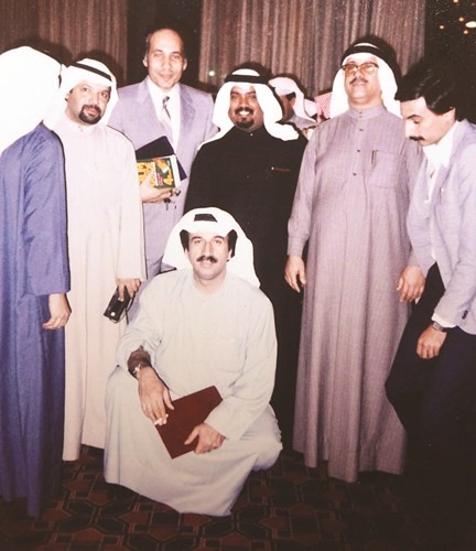 ﻿عادل المشعل مع الفنانين عبدالعزيز ارتي وعبدالرضا باقر وابراهيم اسماعيل والناقد فاروق عبدالعزيز عام 1980﻿