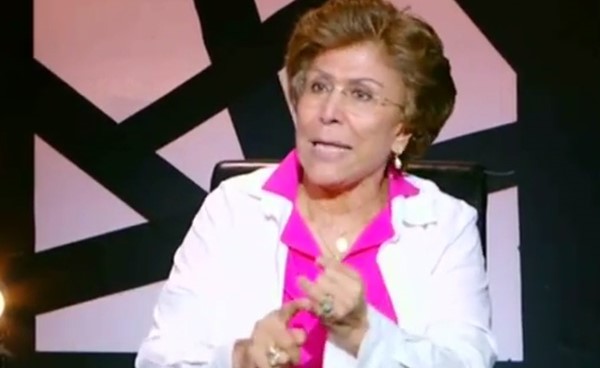 بالفيديو.. إعلامية مصرية تثير الجدل بتصريحها : " البخاري إيراني والحجاب خطر و عبدالناصر آخر الأنبياء" !