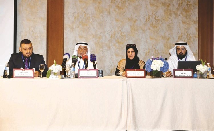 الشيخة اوراد الجابر تتوسط جمال النوري وامين النبهان وم محمد ابو شحاتة 	قاسم باشا﻿