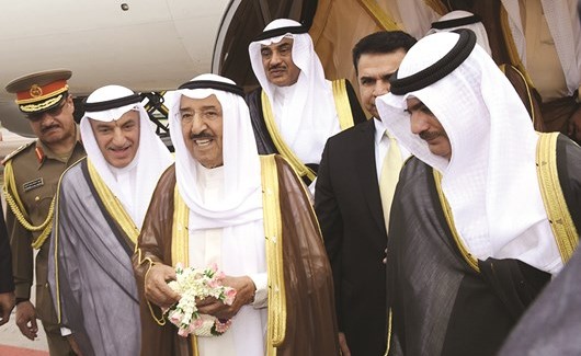 صاحب السمو الامير الشيخ صباح الاحمد لدى وصوله مطار بانكوك الدولي والوفد المرافق لسموه