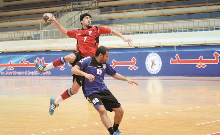 لاعب خيطان ابراهيم البلوشي مصوبا على التضامن﻿