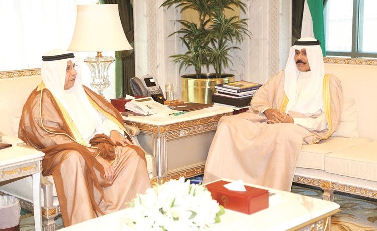 سمو نائب الامير وولي العهد الشيخ نواف الاحمد مستقبلا الشيخ خالد الجراح﻿