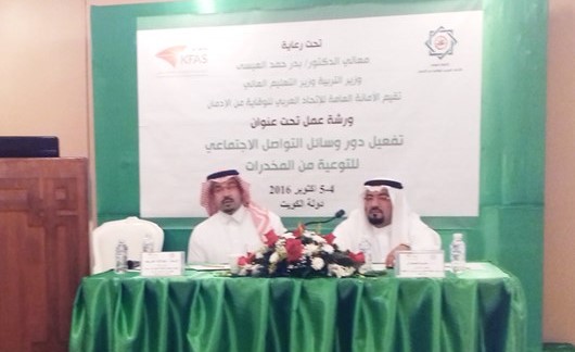  داحمد الشطي متحدثا خلال الورشة﻿