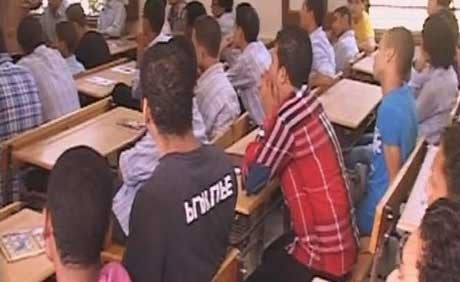 طالب يقتل معلمه داخل الصف ليدخن سيجارة!