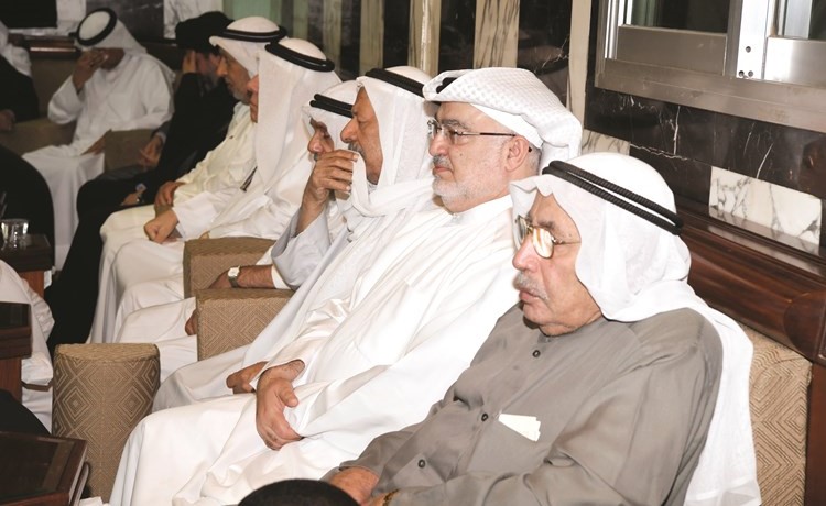 خليل الصالح متوسطا الحضور﻿