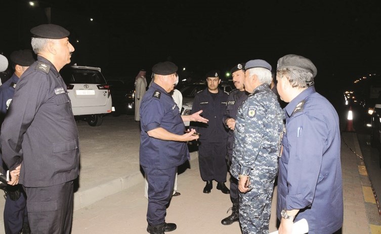 الفريق سليمان الفهد والالوية محمود الدوسري وجمال الصايغ وفهد الشويع﻿﻿والعميد عابدين العابدين خلال الجولة﻿