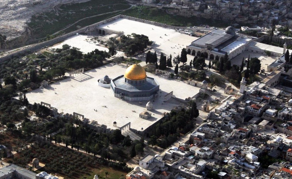 100 مستوطن يهودي يقتحمون المسجد الأقصى وسط حراسة مشددة من قوات الاحتلال