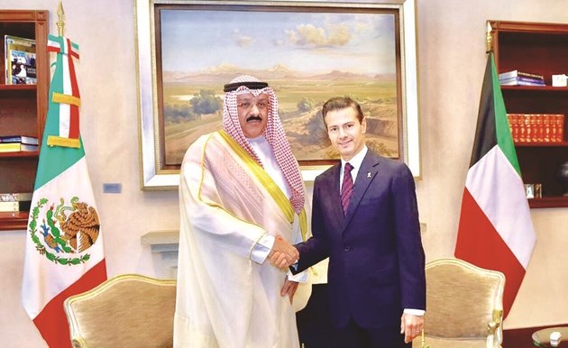 السفير سميح جوهر حيات ورئيس المكسيك انريكي بيني نييتو ﻿