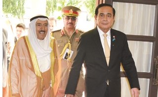 صاحب السمو الامير وترحيب من رئيس وزراء تايلند برايوت تشان او تشا اثناء مادبة الغذاء﻿