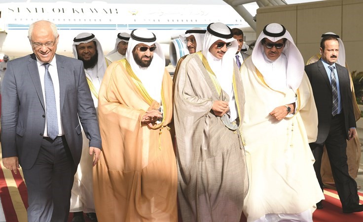 الرئيس مرزوق الغانم والوفد المرافق له خلال عودتهم من شرم الشيخ امس﻿
