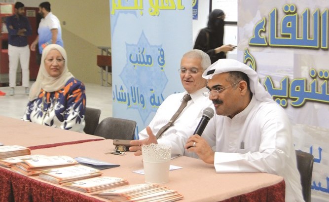 المتحدثون خلال اللقاء﻿