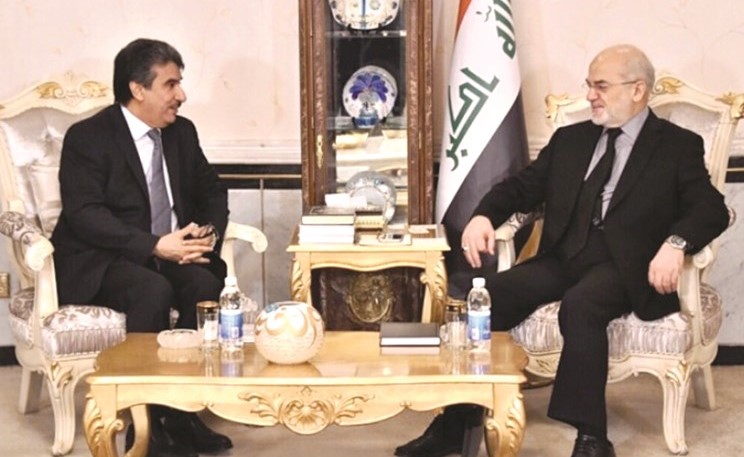 السفير سالم الزمانان خلال اجتماعه مع وزير الخارجية العراقي﻿