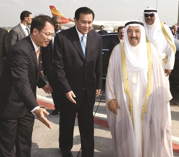 صاحب السمو الأمير الشيخ صباح الأحمد لدى مغادرته مطار بانكوك الدولي