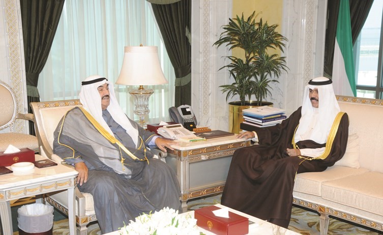 سمو نائب الامير وولي العهد الشيخ نواف الاحمد مستقبلا سمو الشيخ ناصر المحمد﻿