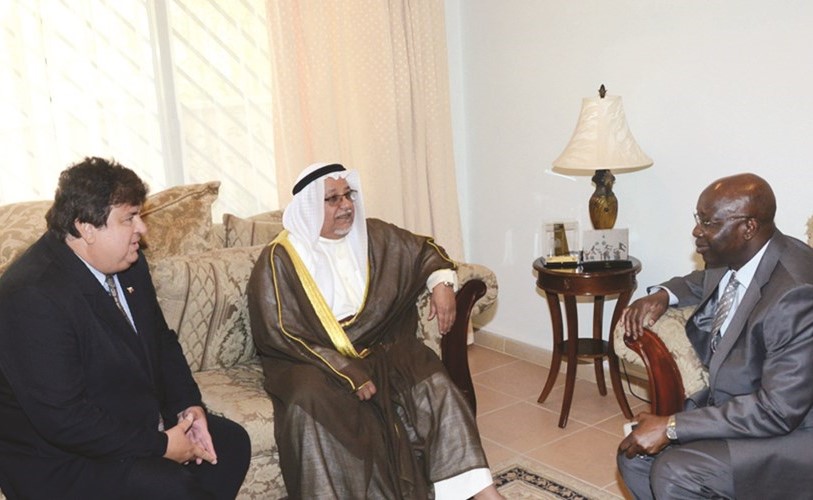 الشيخ علي الجراح اثناء نقله تعازي صاحب السمو الامير الى سفير سلوفاكيا بوفاة الرئيس الاسبق ميخال كوفاتش ﻿