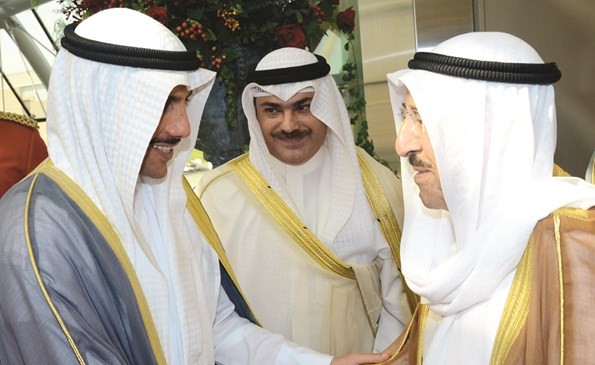 صاحب السمو الامير الشيخ صباح الاحمد مصافحا مرزوق الغانم﻿
