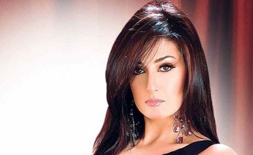 غادة عبدالرازق سعيدة بعودة سائقها الخاص من شهر العسل