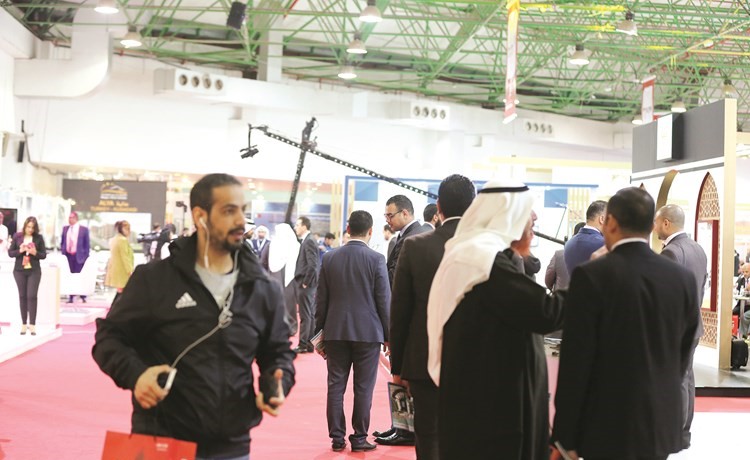 اقبال جماهيري كبير على معارض النخبة﻿