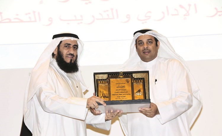 يعقوب الصانع مكرما الوكيل م اسد عمادي﻿