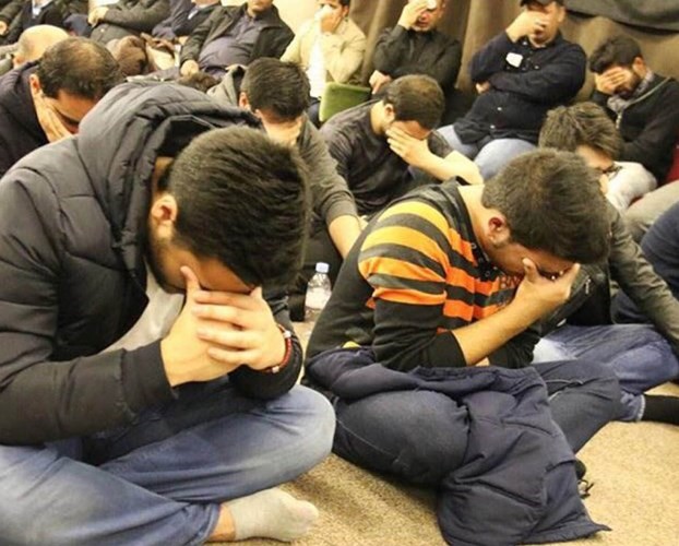 عدد من المبتعثين في بريطانيا احيوا ذكرى استشهاد الحسين﻿