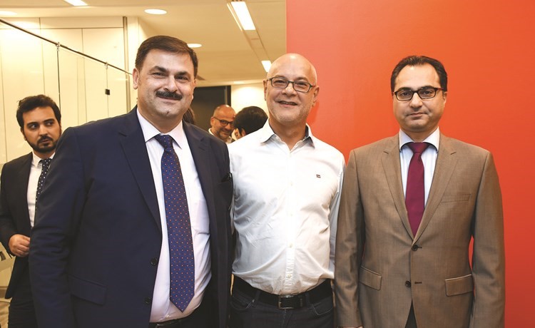 مكرم خاطر وشارل جدع والزميل فريد سلوم﻿