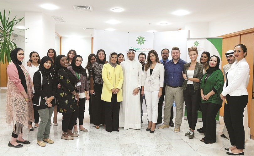 المشاركون بالدورة التدريبية في لقطة تذكارية﻿