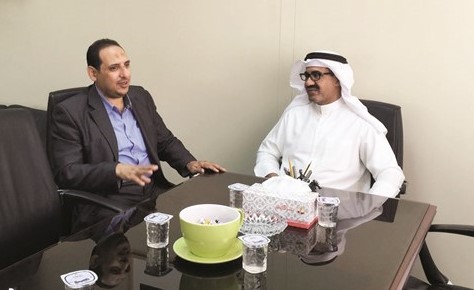 يوسف الفيلكاوي متحدثا للزميل اسامة ابوالسعود﻿