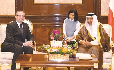 سمو رئيس مجلس الوزراء الشيخ جابر المبارك مستقبلا السفير الاميركي لورانس سيلفرمان﻿