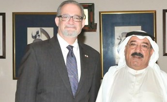 الشيخ ناصر صباح الاحمد مستقبلا السفير الاميركي لورانس سلفرمان ﻿