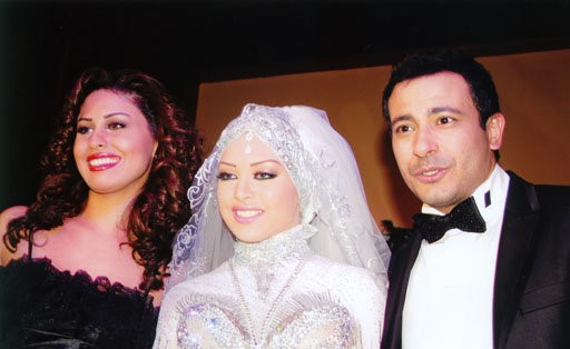 بالصور.. 8 فنانين فضلوا الزواج من سيدات محجبات