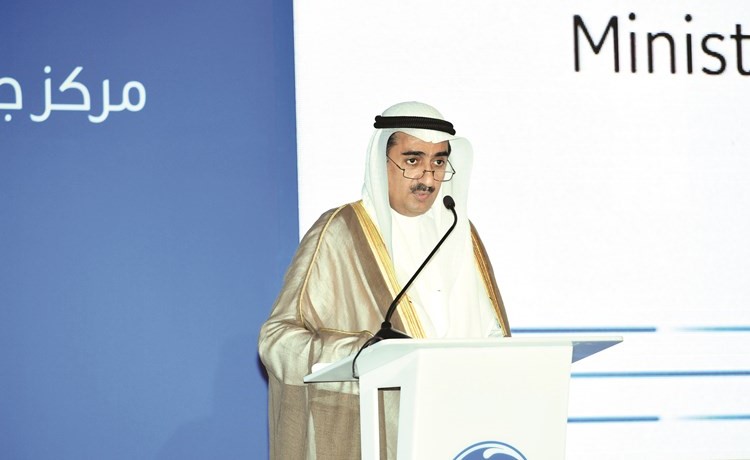 د يوسف العلي متحدثا خلال افتتاح مركز جنرال الكتريك امس﻿