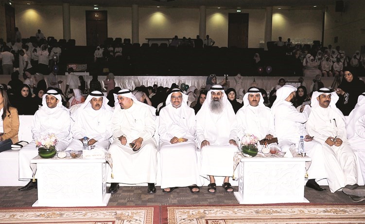 ماجد الصالح ودبدر الزيد وداحمد الكوس ومسلم السبيعي وعدد من الحضور في الحفلزين علام﻿