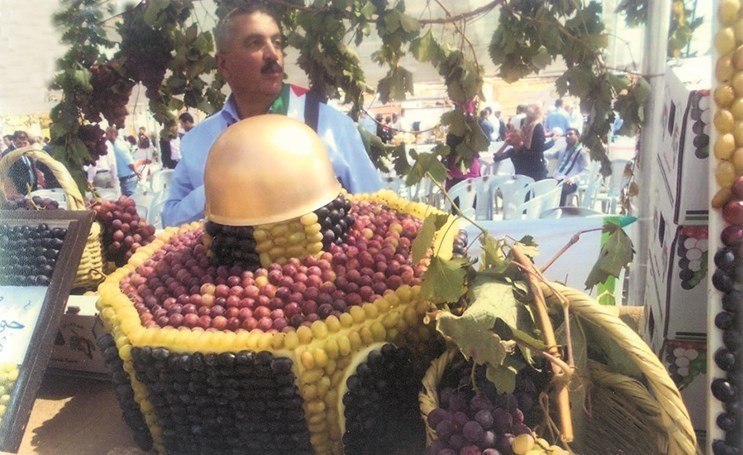 مجسم رائع للاقصى من العنب الفلسطيني﻿
