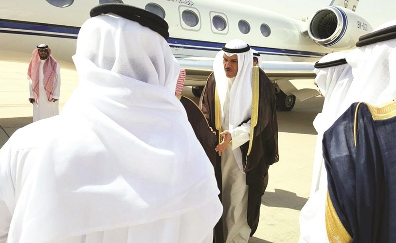 وزير الاعلام ووزير الدولة لشؤون الشباب الشيخ سلمان الحمود مغادرا الرياض امس﻿