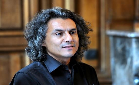 تعرفوا إلى الملياردير الجزائري الذي يدفع غرامات المنقبات الفرنسيات