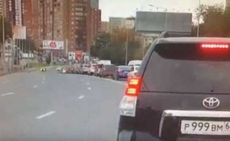 بالفيديو.. شاهد حادث سير في روسيا لم يشهد العالم مثيلا له!